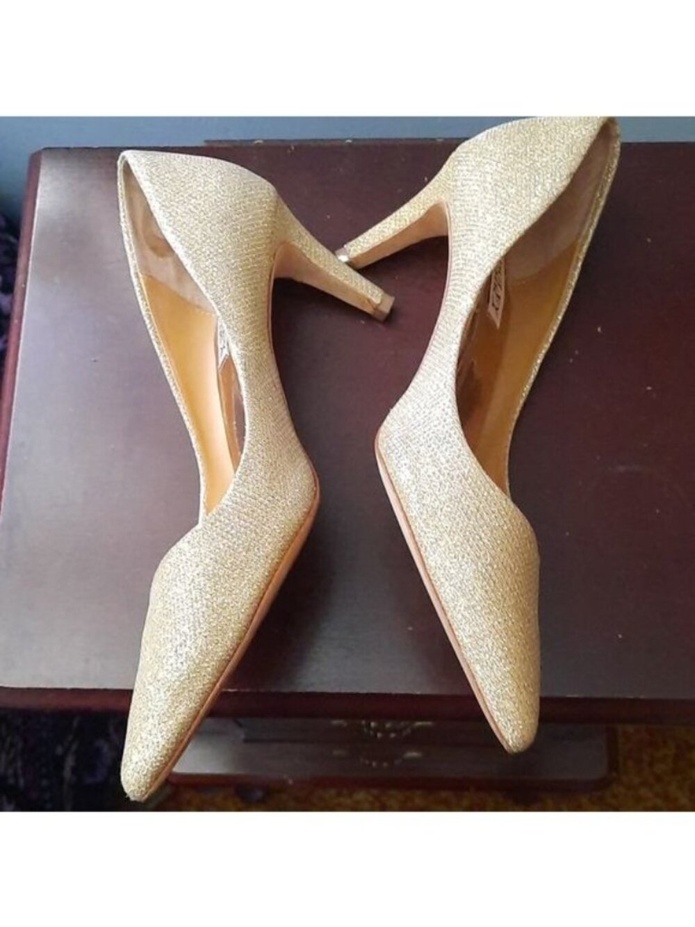 Badgley Mischka Gold Glitter Pumps Size 6.5 - Picture 3 of 12